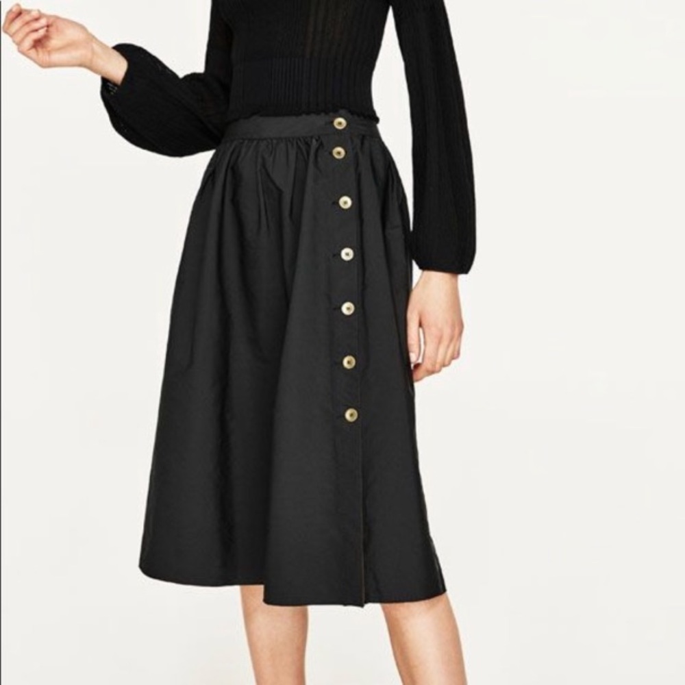Zara / Reversible Black A-Line Skirt with side Button Detail